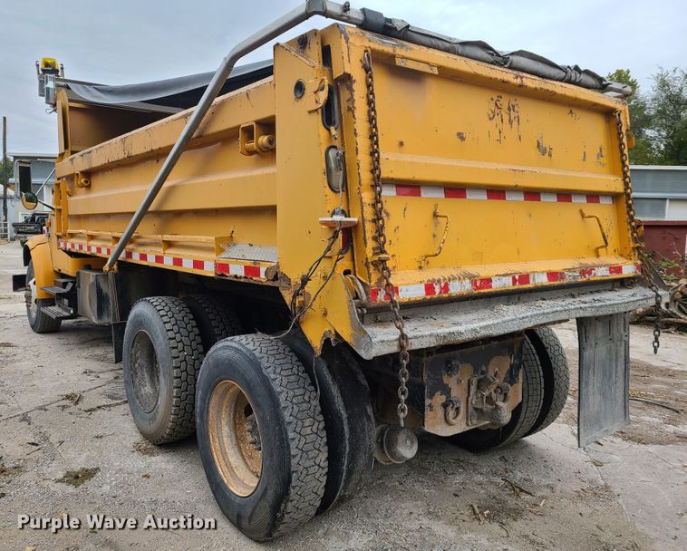 image for item HM9250 1999 International 4900  dump truck