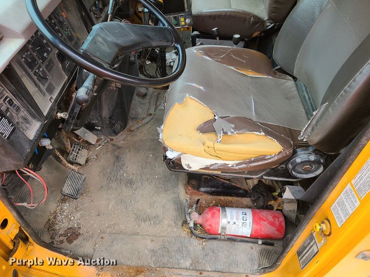 image for item HM9250 1999 International 4900  dump truck