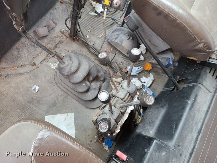 image for item HM9250 1999 International 4900  dump truck