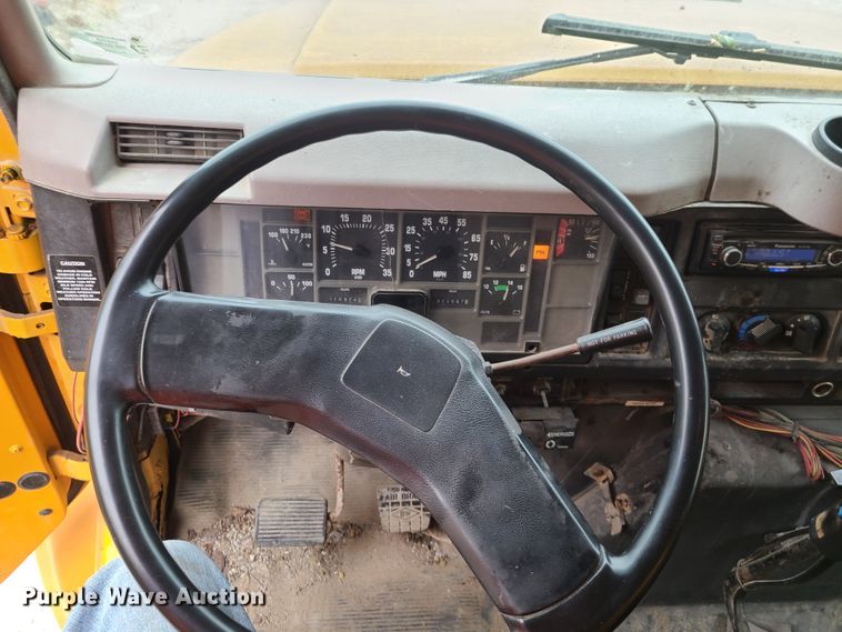 image for item HM9250 1999 International 4900  dump truck