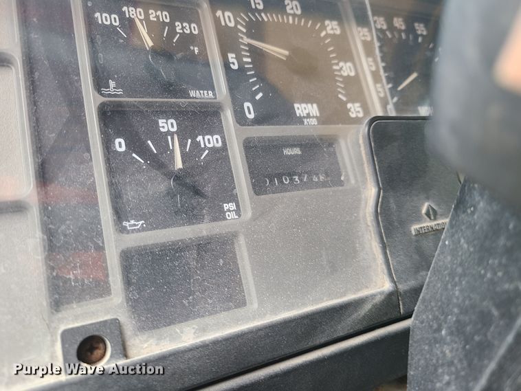 image for item HM9250 1999 International 4900  dump truck