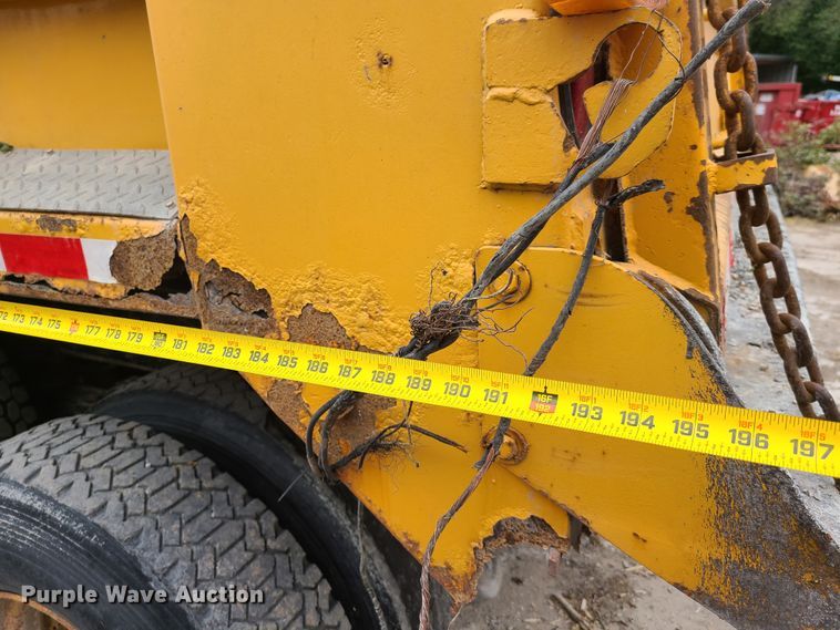 image for item HM9250 1999 International 4900  dump truck