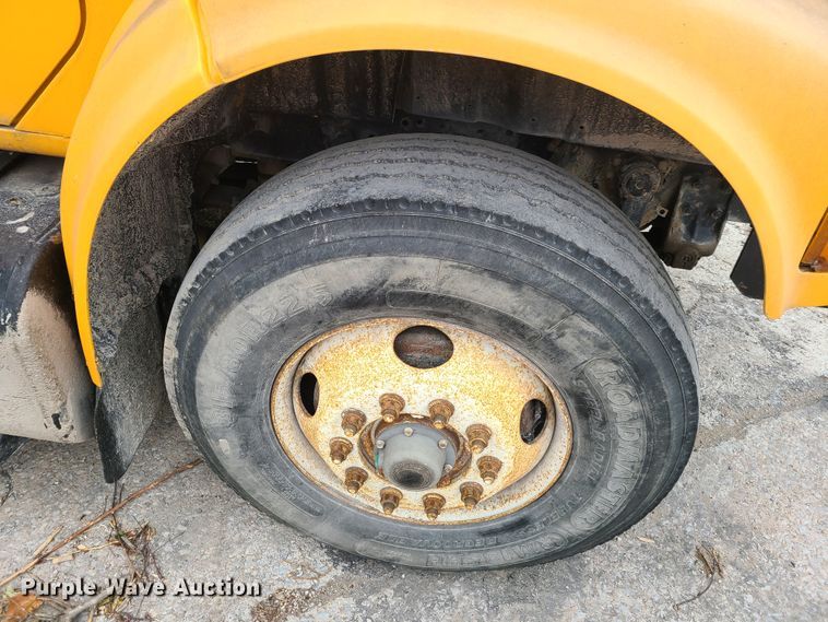 image for item HM9250 1999 International 4900  dump truck