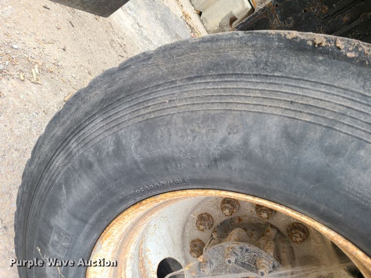 image for item HM9250 1999 International 4900  dump truck