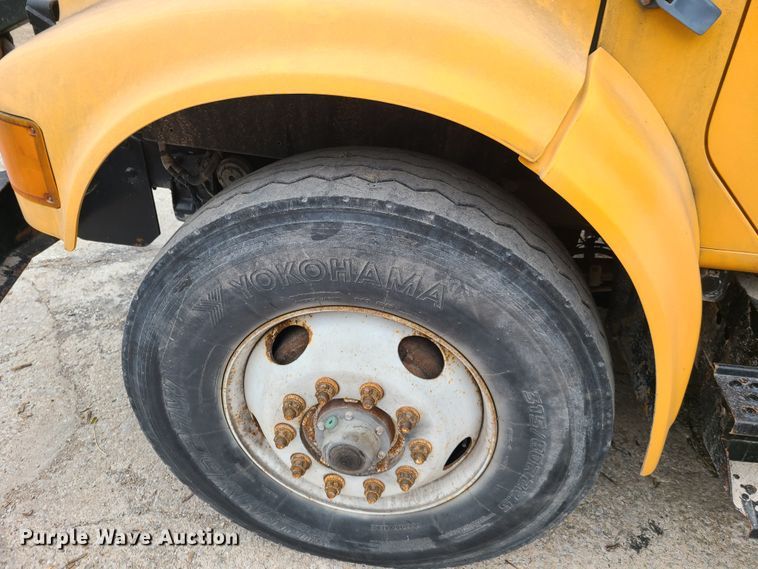 image for item HM9250 1999 International 4900  dump truck