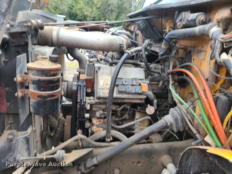 image for item HM9250 1999 International 4900  dump truck