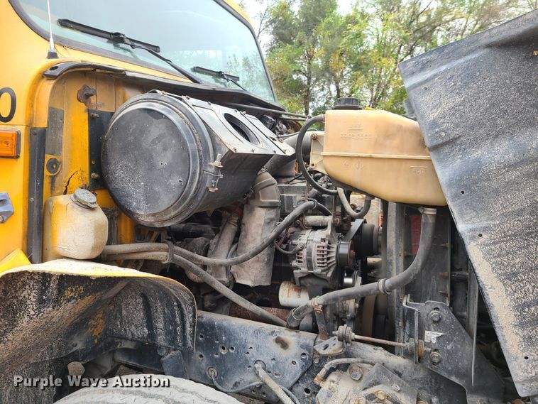 image for item HM9250 1999 International 4900  dump truck