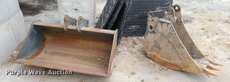 image for item HM9252 (2) backhoe buckets