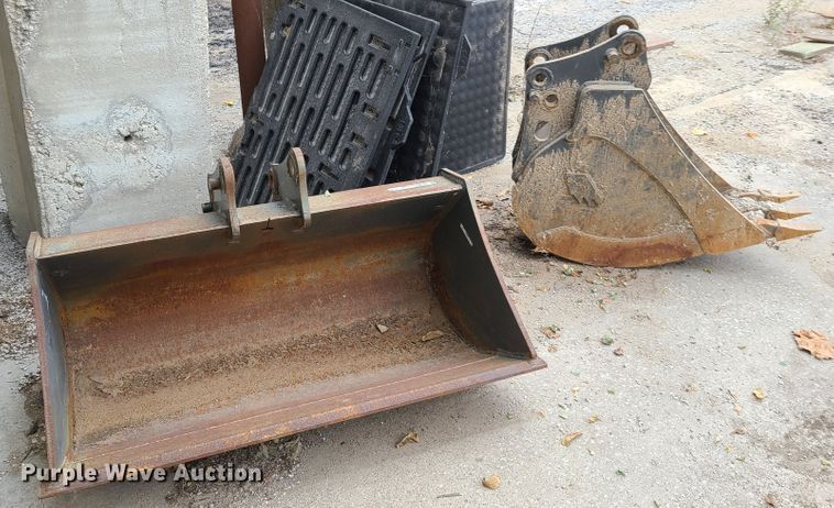 image for item HM9252 (2) backhoe buckets