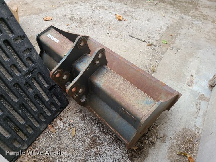 image for item HM9252 (2) backhoe buckets