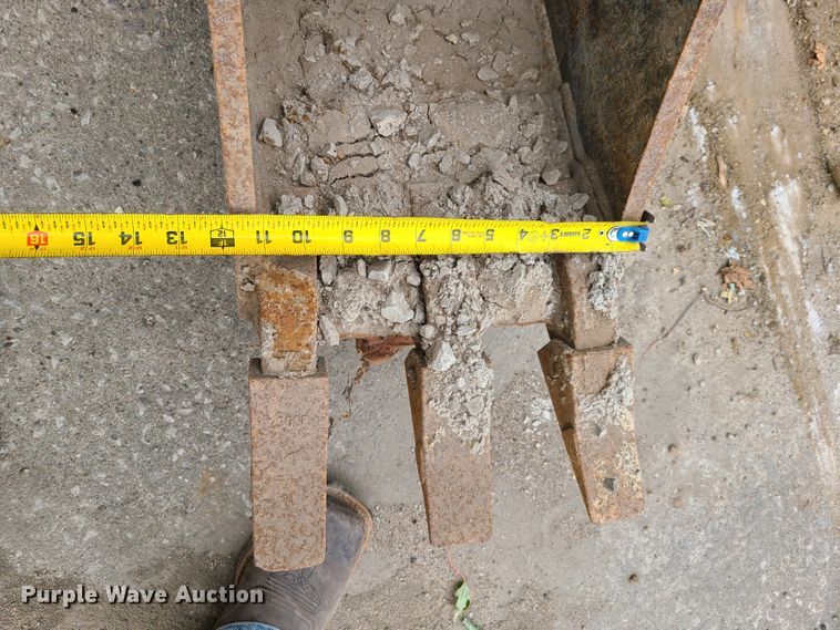 image for item HM9252 (2) backhoe buckets