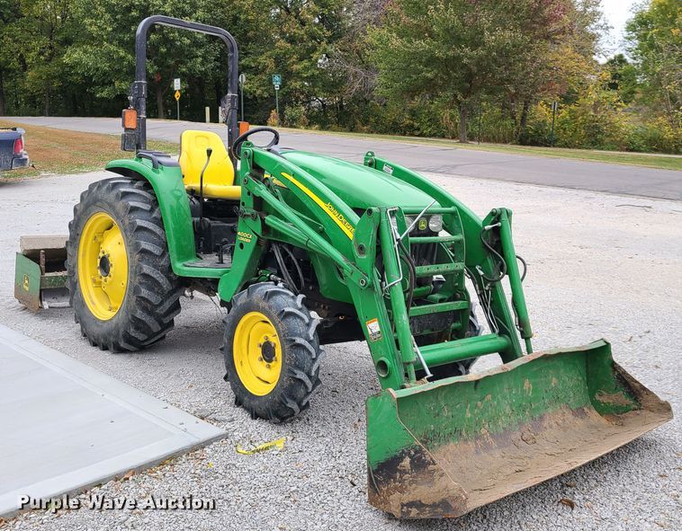 image for item HM9254 2007 John Deere 4320  tractor