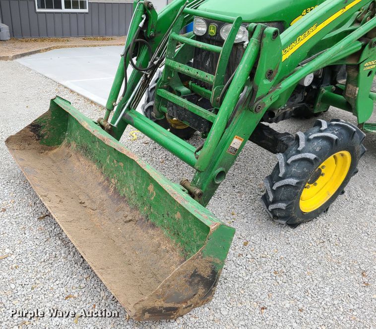 image for item HM9254 2007 John Deere 4320  tractor