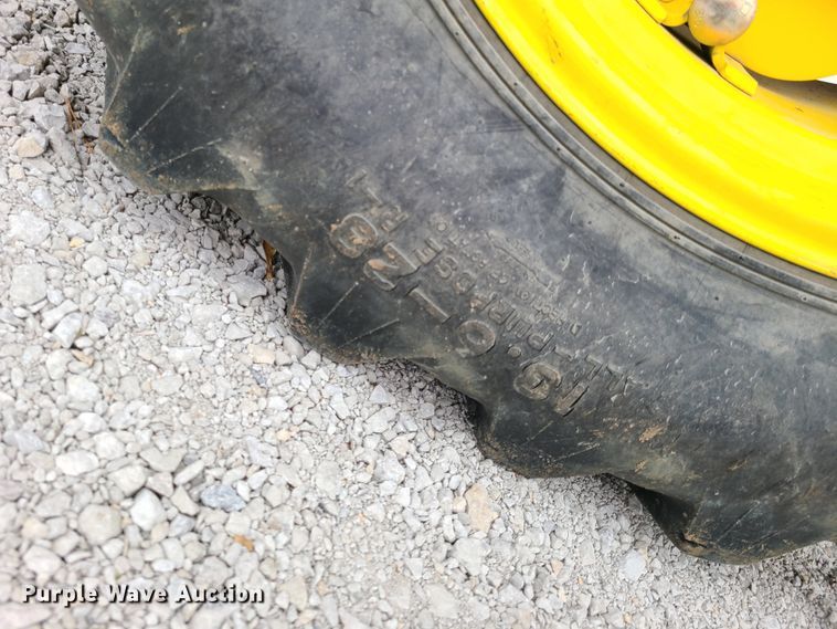 image for item HM9254 2007 John Deere 4320  tractor