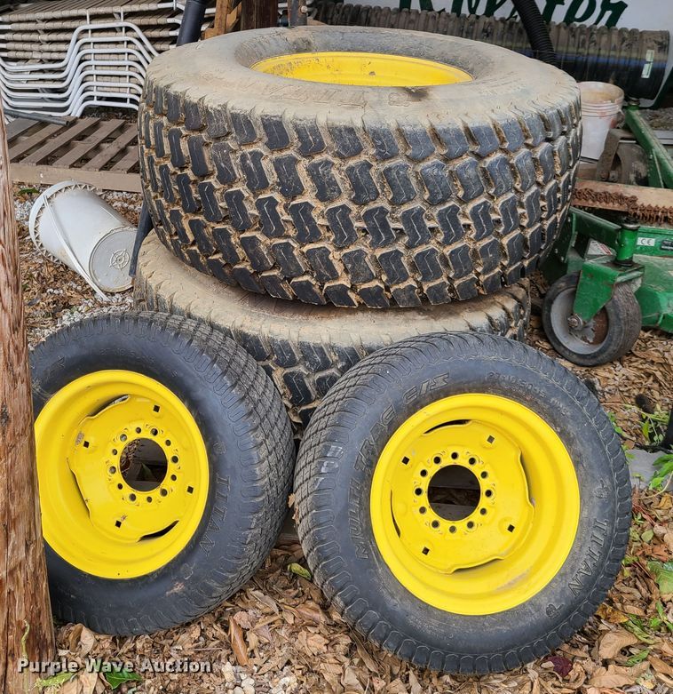 image for item HM9254 2007 John Deere 4320  tractor