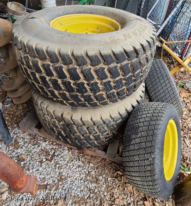 image for item HM9254 2007 John Deere 4320  tractor