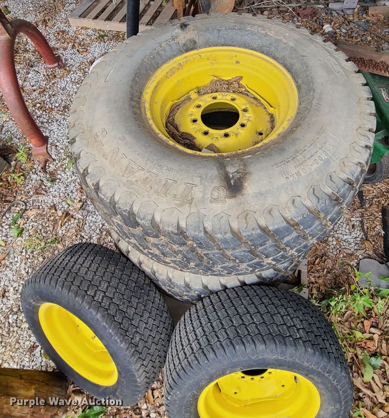 image for item HM9254 2007 John Deere 4320  tractor