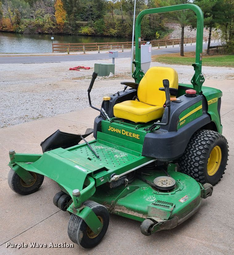 image for item HM9255 John Deere 997 ZTR lawn mower