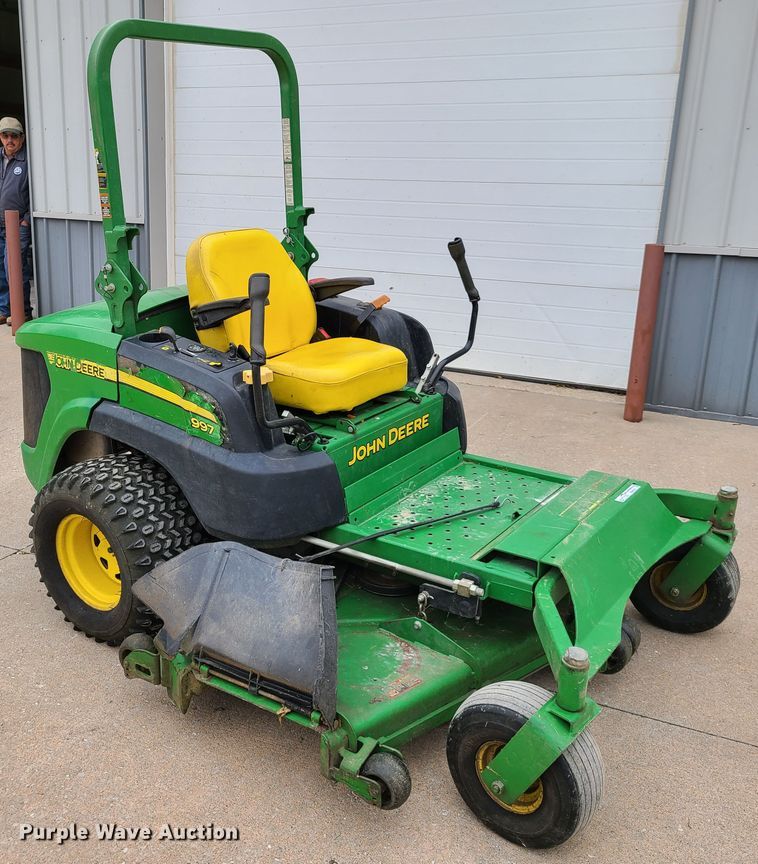 image for item HM9255 John Deere 997 ZTR lawn mower