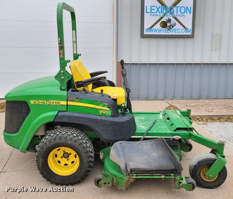image for item HM9255 John Deere 997 ZTR lawn mower