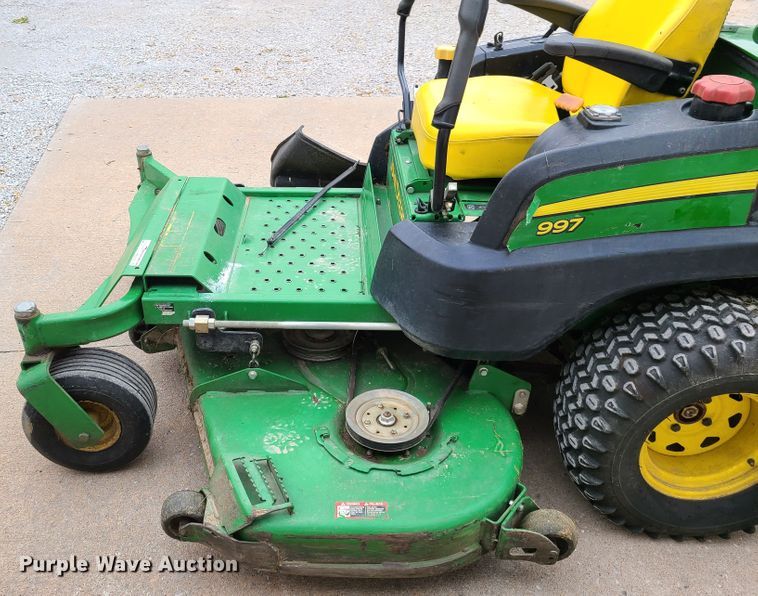 image for item HM9255 John Deere 997 ZTR lawn mower