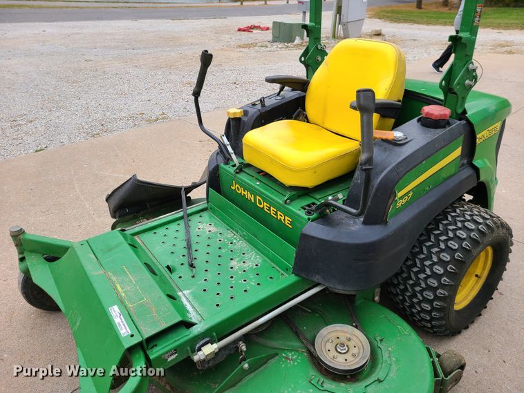 image for item HM9255 John Deere 997 ZTR lawn mower