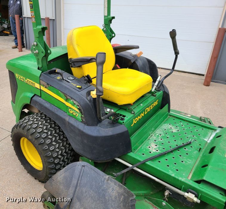 image for item HM9255 John Deere 997 ZTR lawn mower