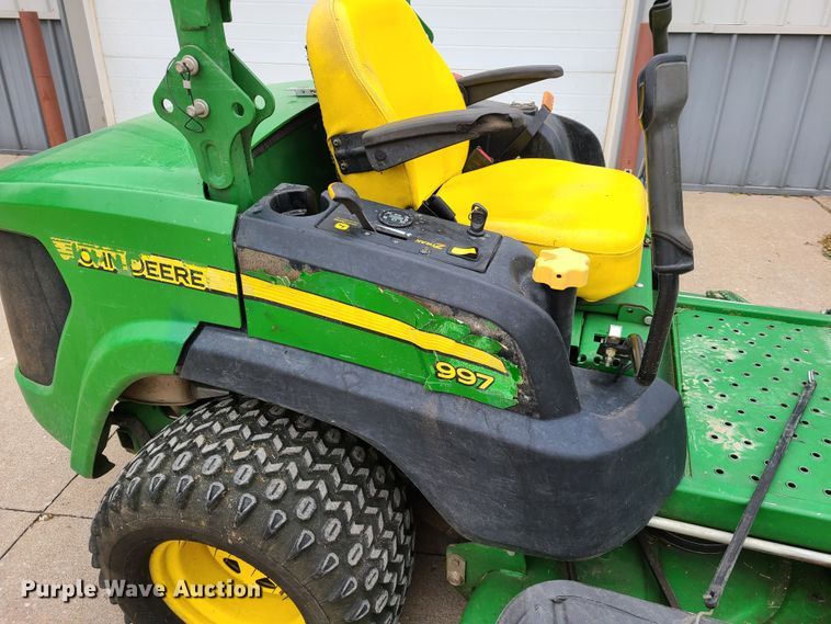 image for item HM9255 John Deere 997 ZTR lawn mower
