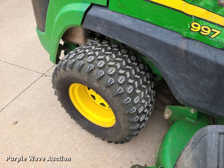 image for item HM9255 John Deere 997 ZTR lawn mower