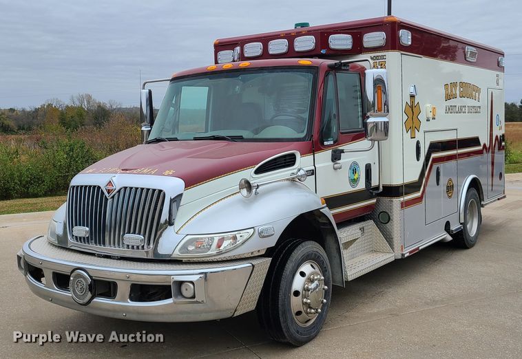 image for item HM9256 2014 International 4300  ambulance