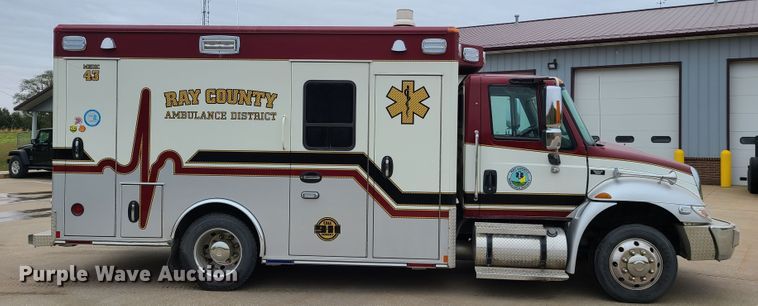 image for item HM9256 2014 International 4300  ambulance