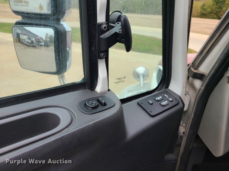 image for item HM9256 2014 International 4300  ambulance