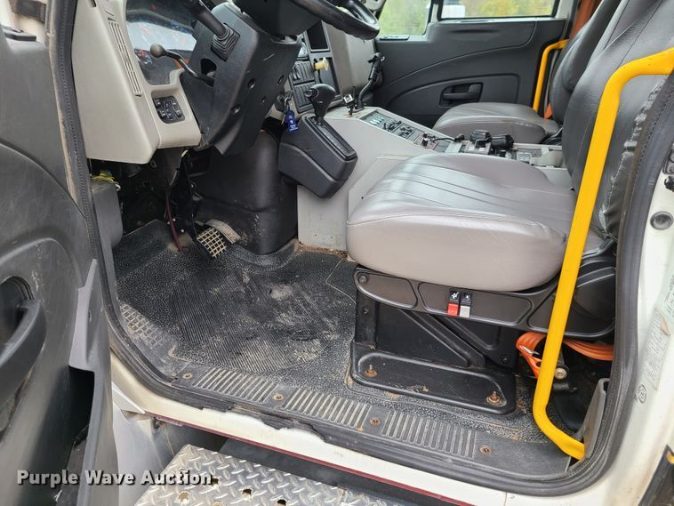 image for item HM9256 2014 International 4300  ambulance