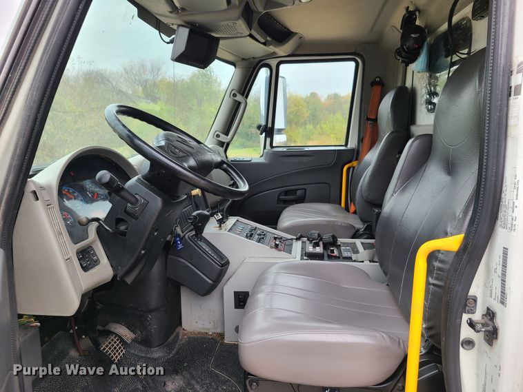 image for item HM9256 2014 International 4300  ambulance