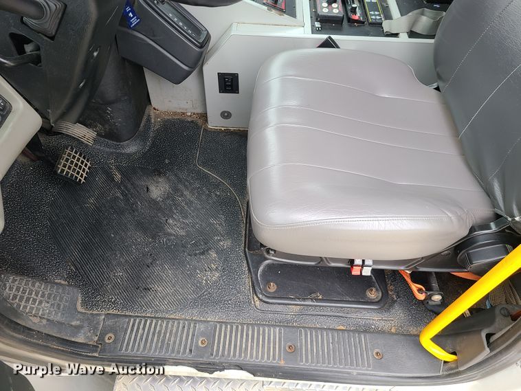 image for item HM9256 2014 International 4300  ambulance