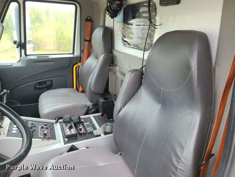 image for item HM9256 2014 International 4300  ambulance