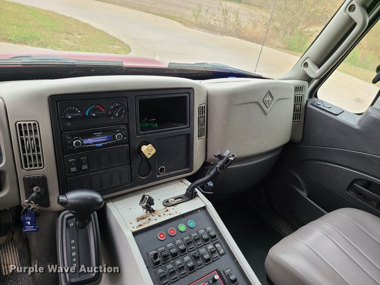 image for item HM9256 2014 International 4300  ambulance