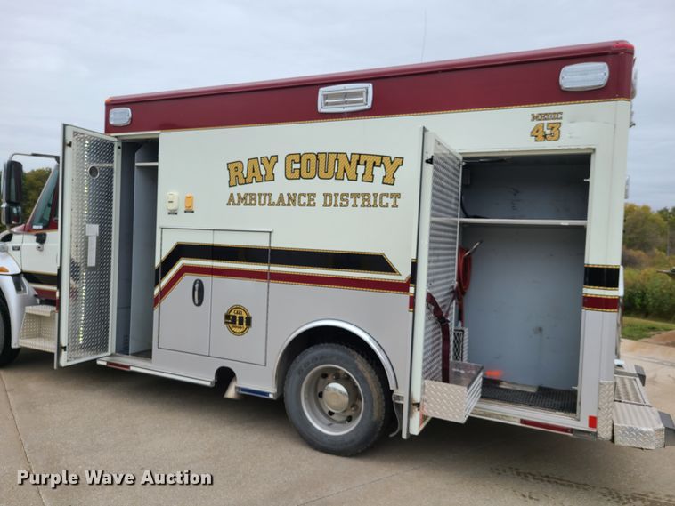 image for item HM9256 2014 International 4300  ambulance