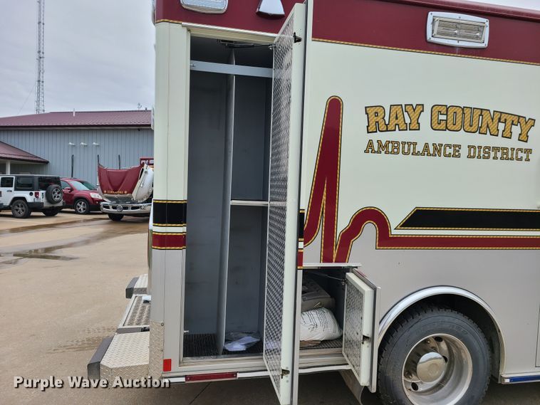 image for item HM9256 2014 International 4300  ambulance