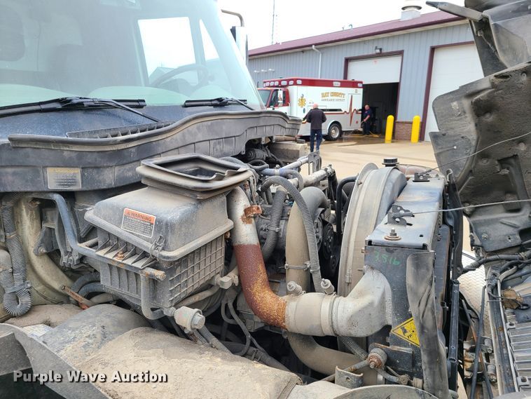 image for item HM9256 2014 International 4300  ambulance