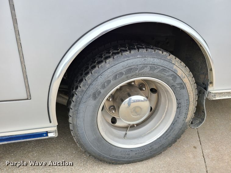 image for item HM9256 2014 International 4300  ambulance