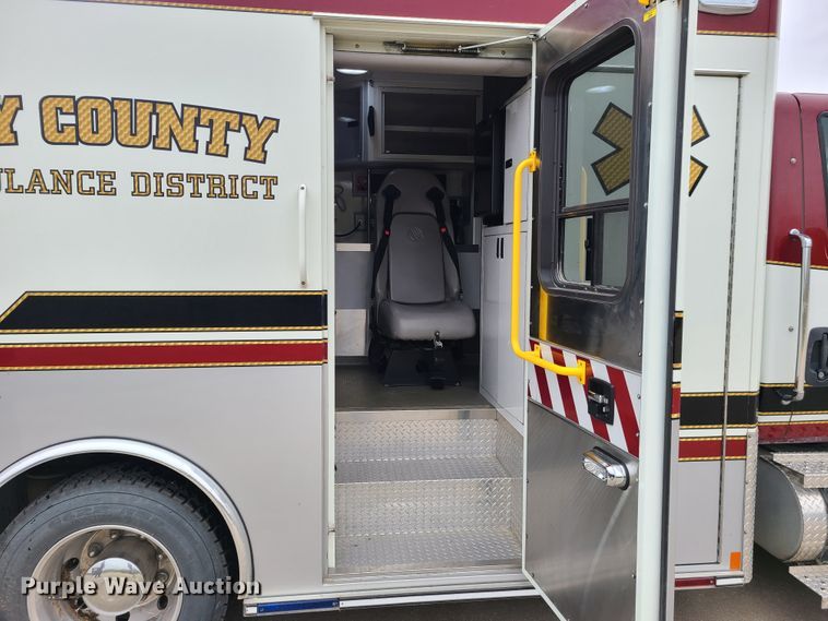 image for item HM9256 2014 International 4300  ambulance