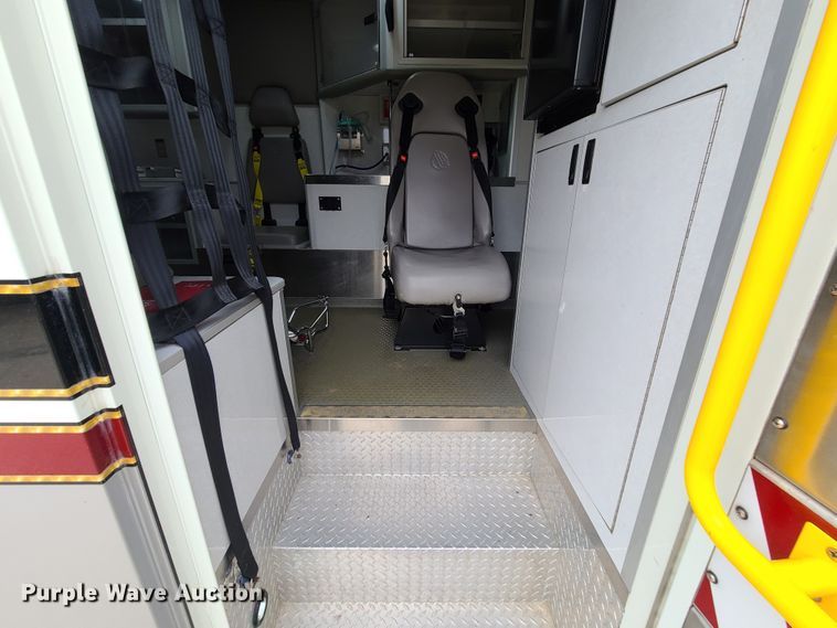 image for item HM9256 2014 International 4300  ambulance