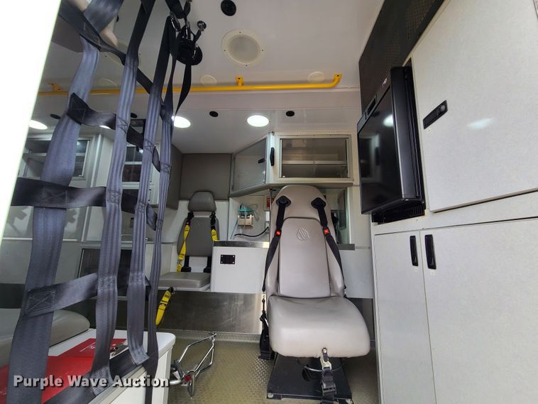 image for item HM9256 2014 International 4300  ambulance