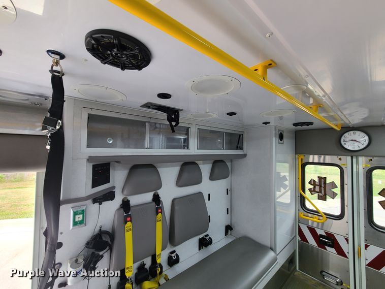 image for item HM9256 2014 International 4300  ambulance