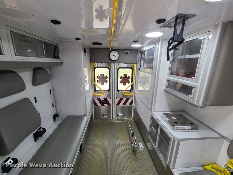 image for item HM9256 2014 International 4300  ambulance