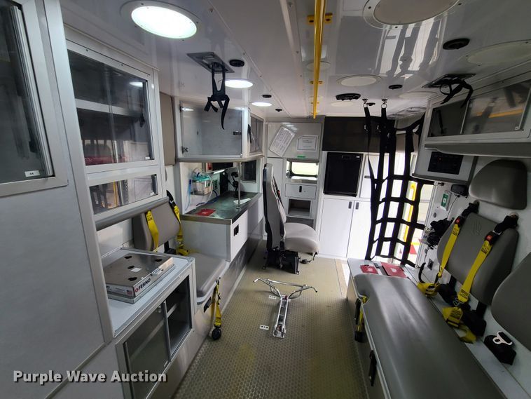 image for item HM9256 2014 International 4300  ambulance