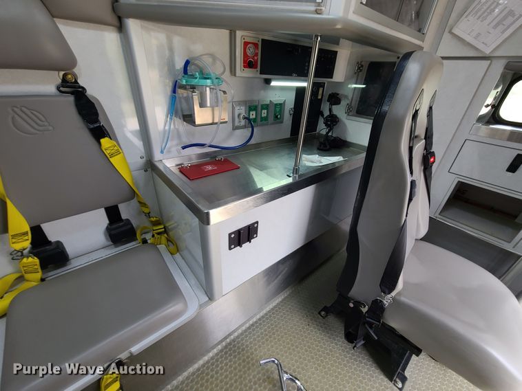 image for item HM9256 2014 International 4300  ambulance