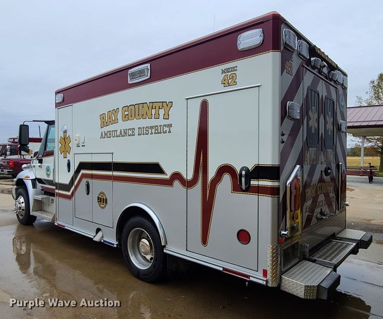 image for item HM9257 2014 International 4300  ambulance