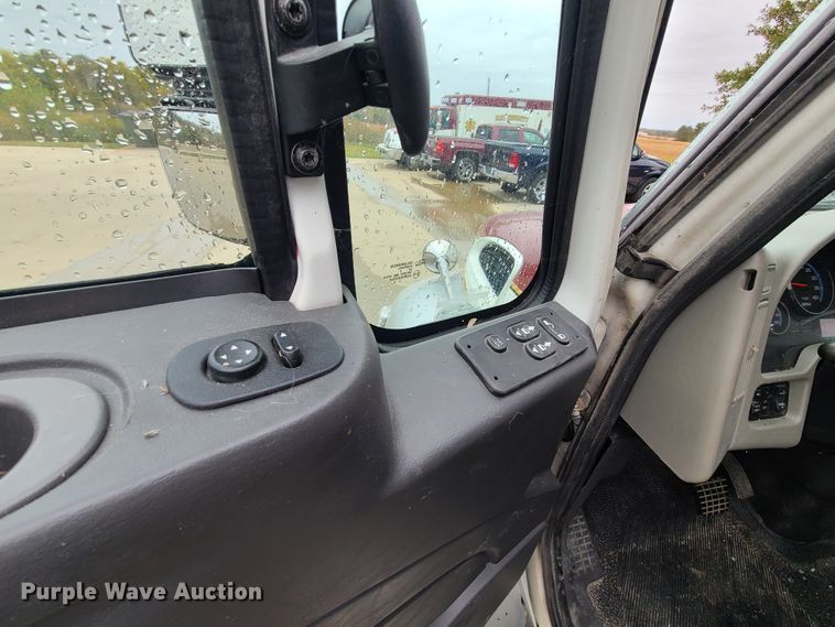 image for item HM9257 2014 International 4300  ambulance